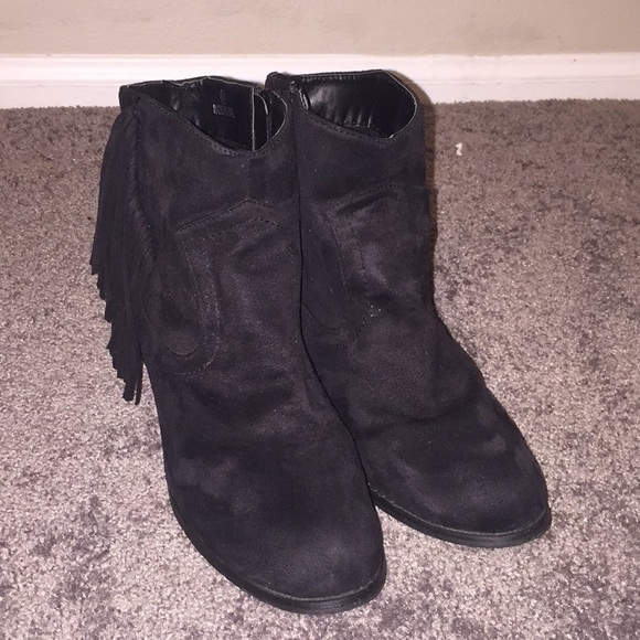 Wet seal black fringe ankle boots. - Picture 2 of 5